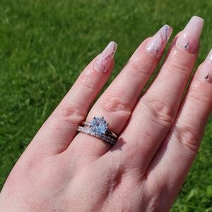 Solitaire engagement ring wedding band set